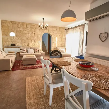 Cleopatra With Private Pool In Villa *
