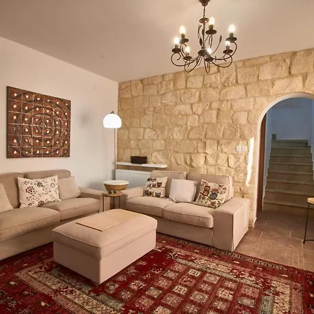 Cleopatra With Private Pool In Villa *